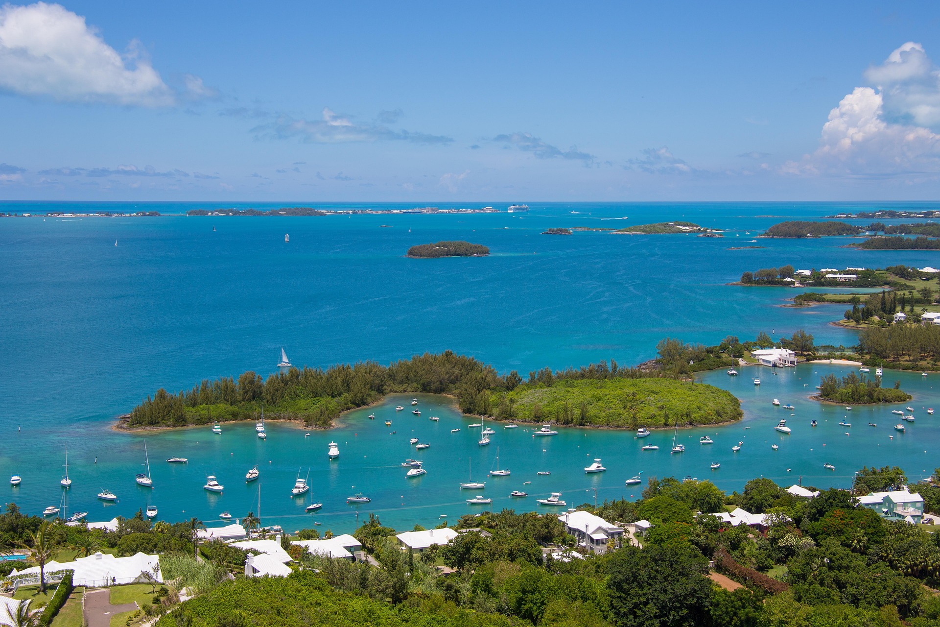 Image of the shoreline of Bermuda
